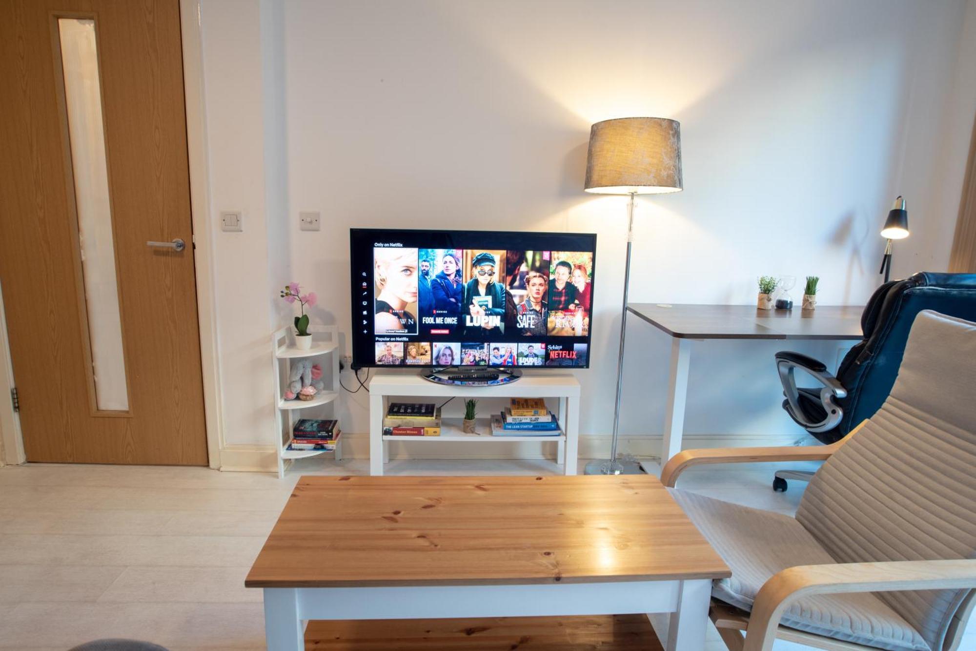 Two-Bedroom Luxury Apartment With Workspace, Free Secure Parking & Coffee Birmingham Exterior foto