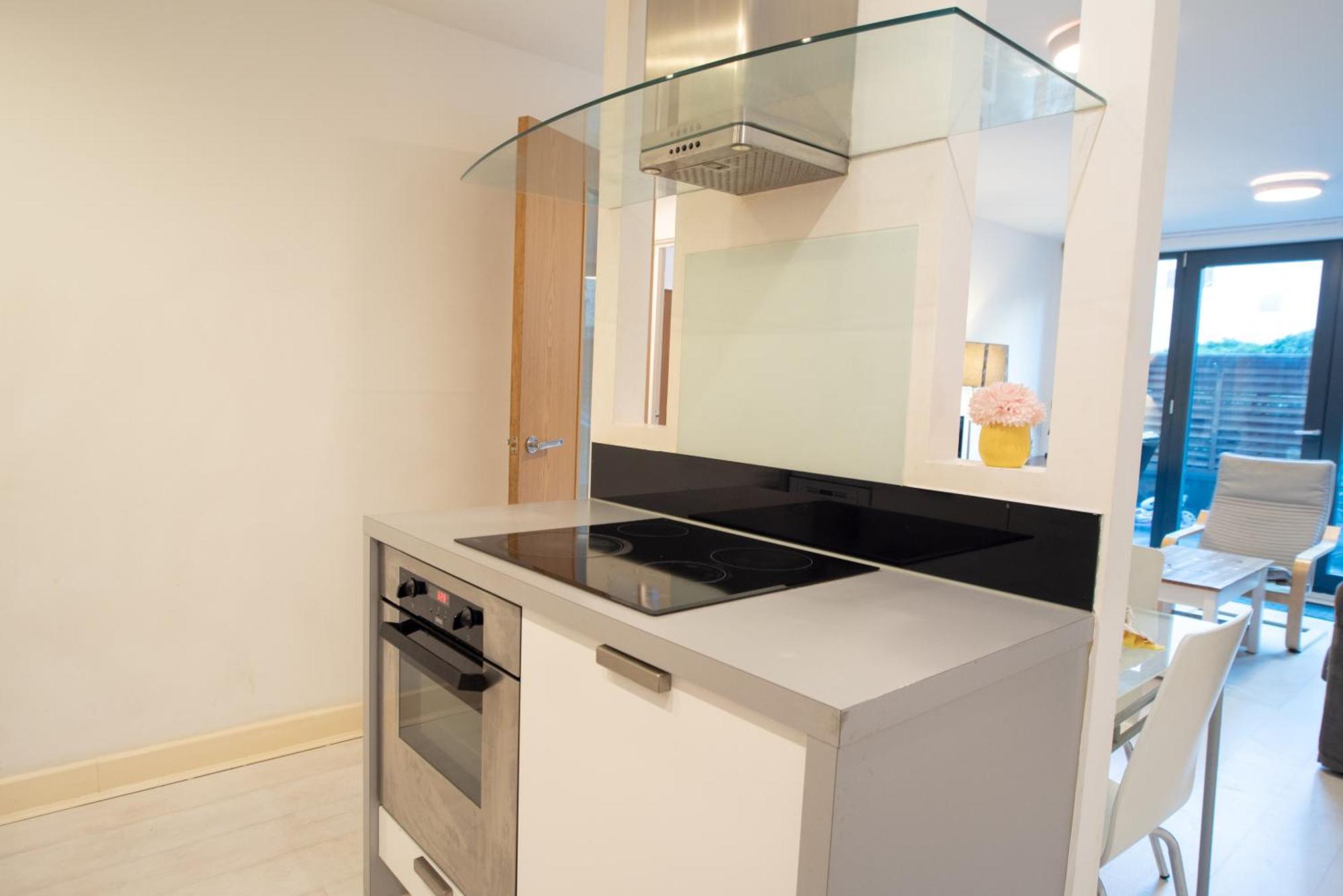 Two-Bedroom Luxury Apartment With Workspace, Free Secure Parking & Coffee Birmingham Exterior foto